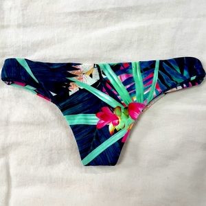 Stone Fox Swim Bottom size S